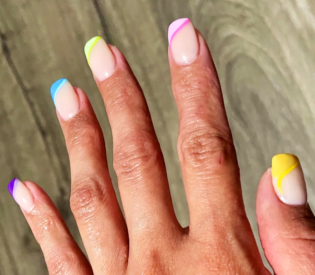 Nails 2 Cute logo